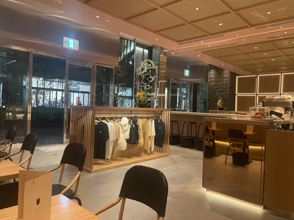 メゾンキツネの大阪初出店のキツネカフェはグラングリーンの南館にあります