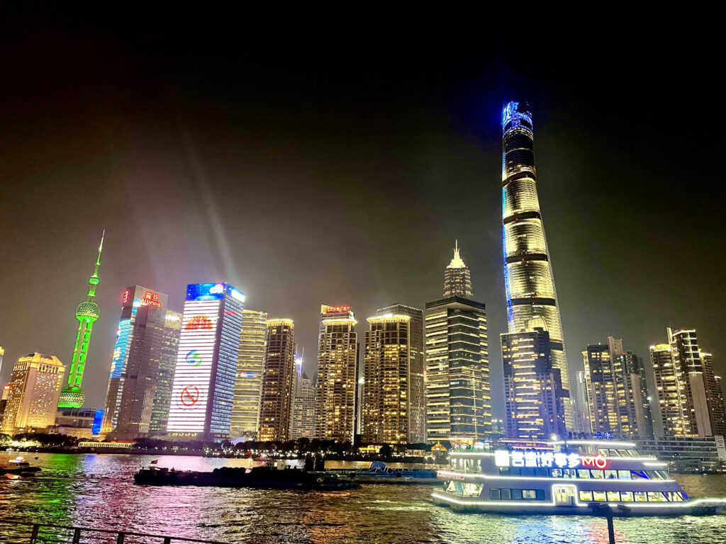 絶対に外せない上海の観光スポットである外灘の夜景。