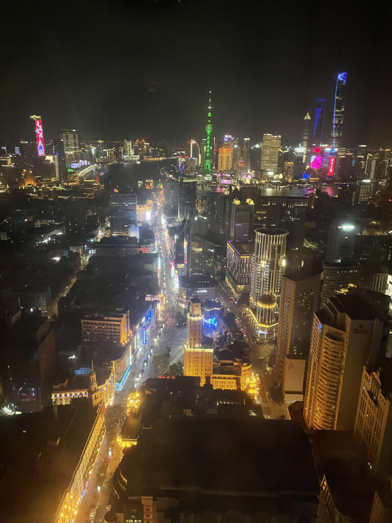コンラッド上海から眺める上海の夜景。外灘エリアにもアクセス抜群。